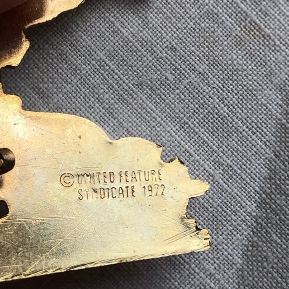 Vtg 1972 Snoopy Skiing Enamel Pin - Picture 7 of 11